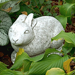 Скульптура Заяц лежит