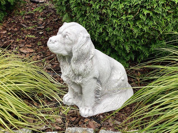 Скульптура Собака сидит