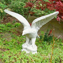 Скульптура Орёл смотрит влево