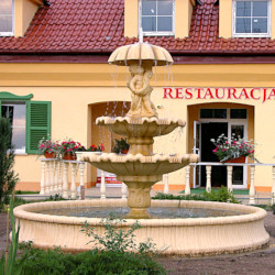 Фонтан скульптурный Дети под зонтом