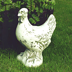 Скульптура Курица на камне