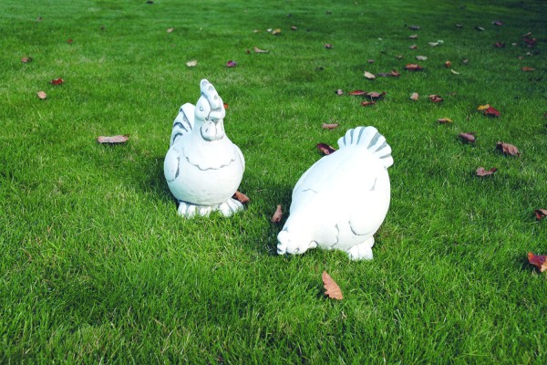 Скульптура Курица клюет зерно