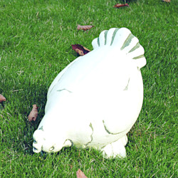 Скульптура Курица клюет зерно