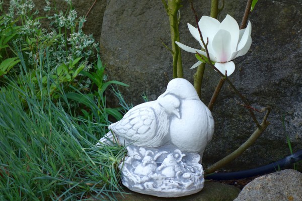 Скульптура декоративная Семейство голубей