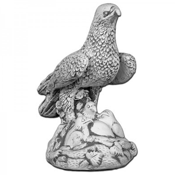 Скульптура Сокол на камне