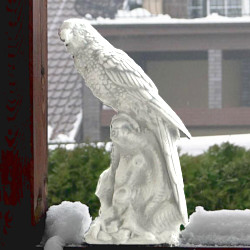 Скульптура Попугай