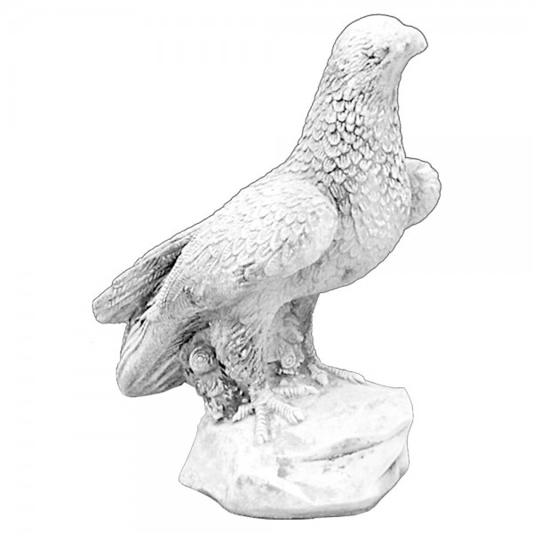 Скульптура Сокол на камне