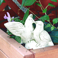 Скульптура Голуби