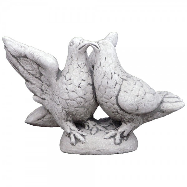 Скульптура Голуби целуются