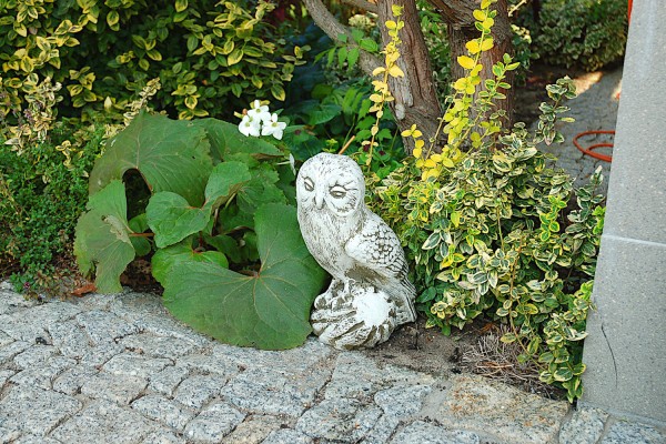 Скульптура Сова смотрит вправо