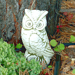 Скульптура Сова на траве