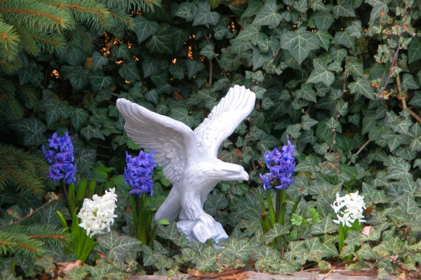 Скульптура Орёл смотрит вправо