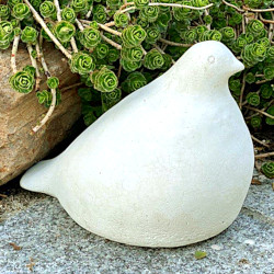 Скульптура  современная Голубь