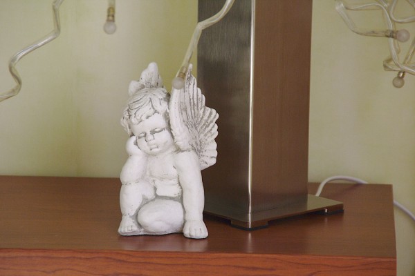 Скульптура Ангелочек с крыльями