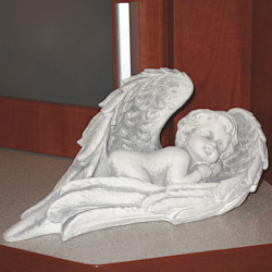 Скульптура Спящий ангелок с крылышками