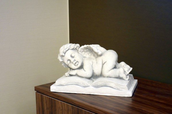 Скульптура Ангел спит на книге