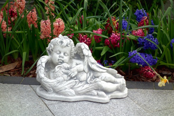 Скульптура Ангелочек с кроликом