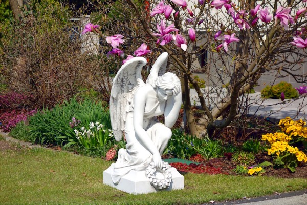 Скульптура Ангел скорбящий Девушка с венком