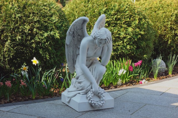 Скульптура Ангел скорбящий Девушка с венком