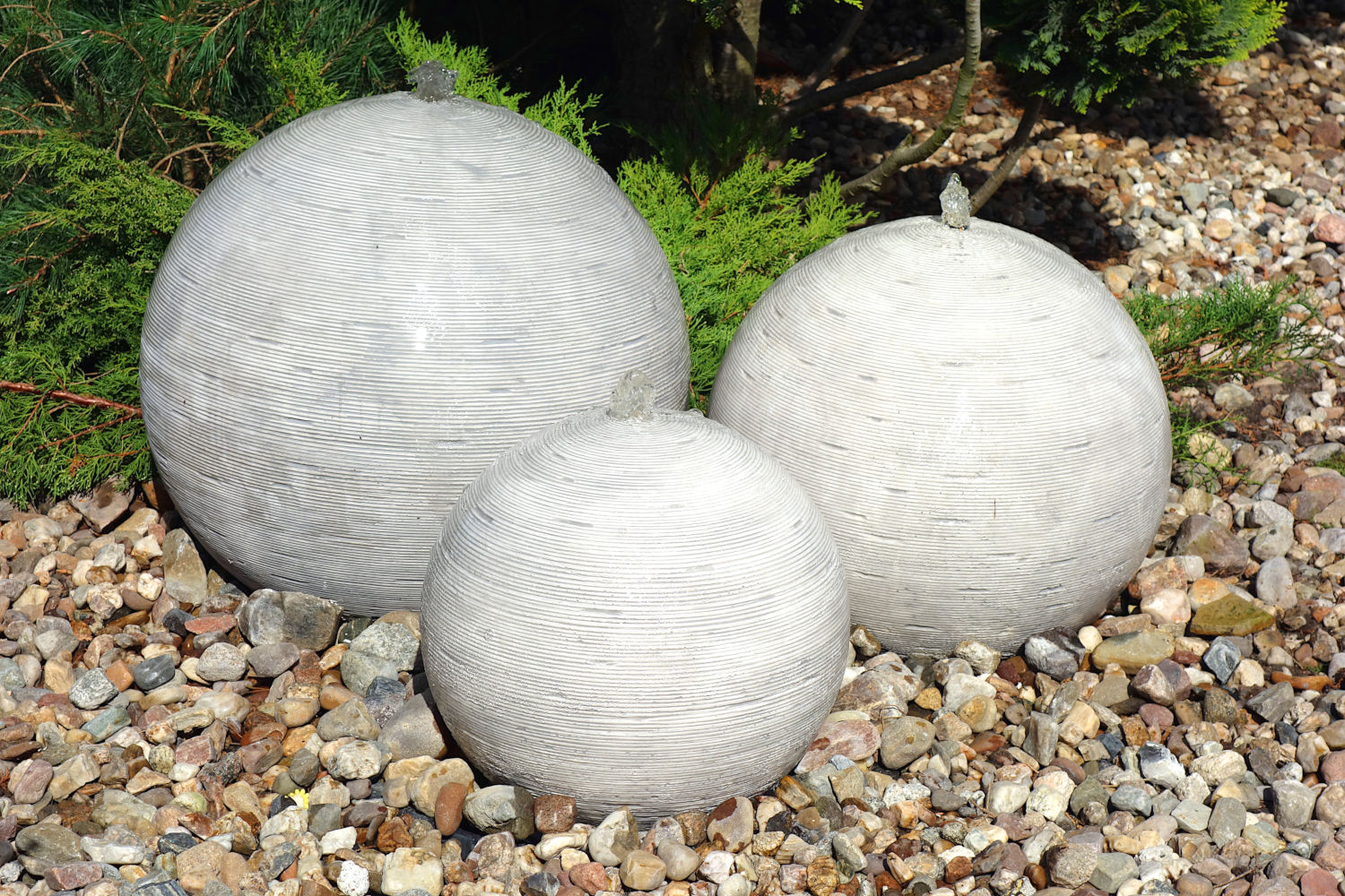 Сделать круглый шар. Фонтан садовый шар. Декоративный шар для сада. Бетонный шар для сада. Шары из бетона.