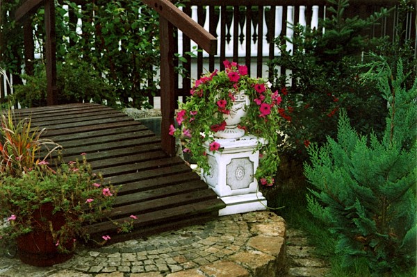 Столб античный квадратный с орнаментом