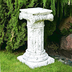 Колонна античная с пьедесталом и капителью