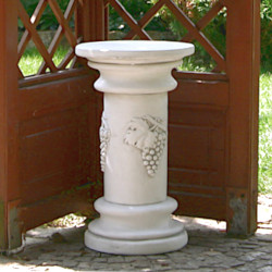 Столб античный с виноградом