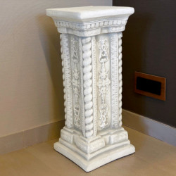 Столб античный с орнаментом