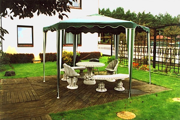 Стол декоративный классический