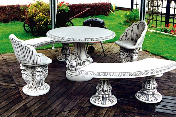 Стол декоративный классический