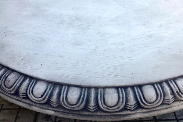 Стол декоративный классический