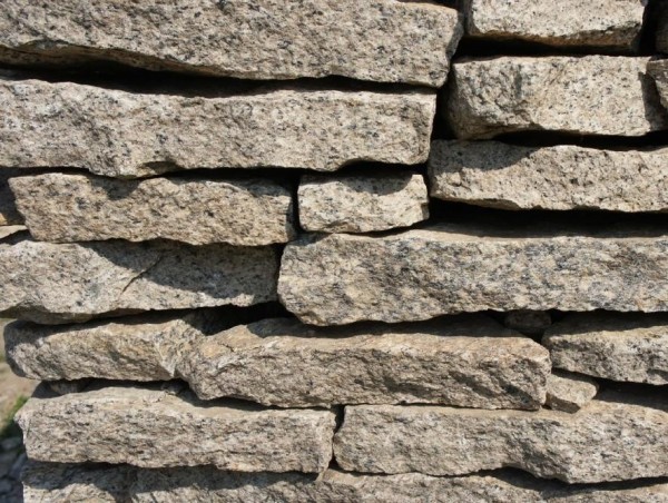 Плитняк Гранит Режевской, серый 20-40 мм