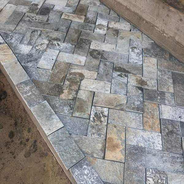 Галтованная брусчатка из Серицита, размер 100-200 мм, толщина 20-30 мм