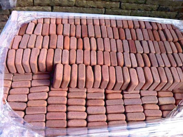 Галтованная брусчатка из Песчаника, терракотовая, размеры 100-200 мм, толщина 20-30 мм