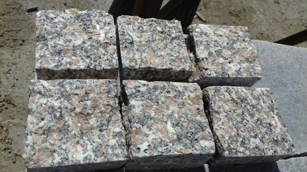 Пилено-колотая брусчатка Южно-Султаевская, размеры 100-200 мм, толщина 50 мм