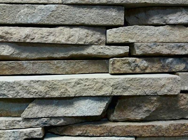 Горбушка из Песчаника, серо-зеленая, ширина 20-50 мм, толщина 30-40 мм