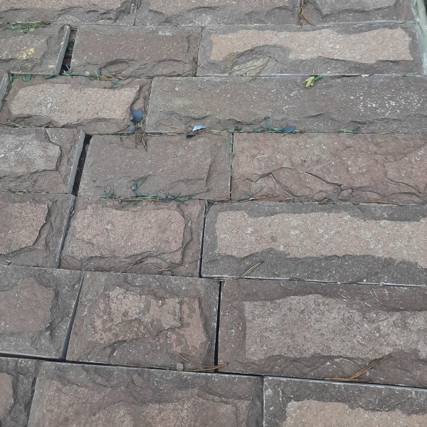 Плитка из Лемезита, с подколом, ширина 100 мм, толщина 10-20 мм