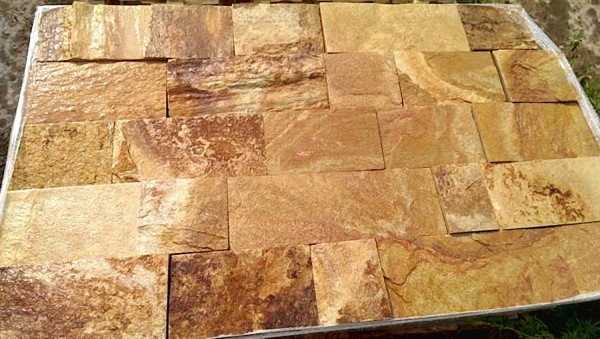 Плитка из Златолита, желтая, ширина 100 мм, толщина 20-30 мм