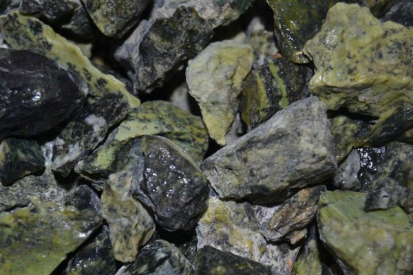 Каменная крошка из Змеевика, фракция 20-40 мм