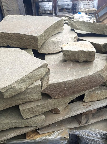 Бутовый камень, строительный, cеро-зеленый
