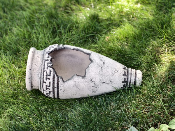 Амфора острая «Элис» с черным принтом