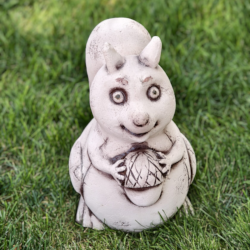 Скульптура декоративная «Белка»