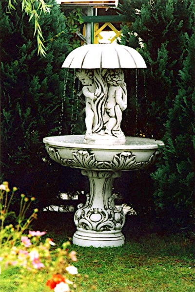 Фонтан античный Дети под зонтом
