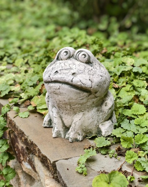 Скульптура декоративная «Лягушка»