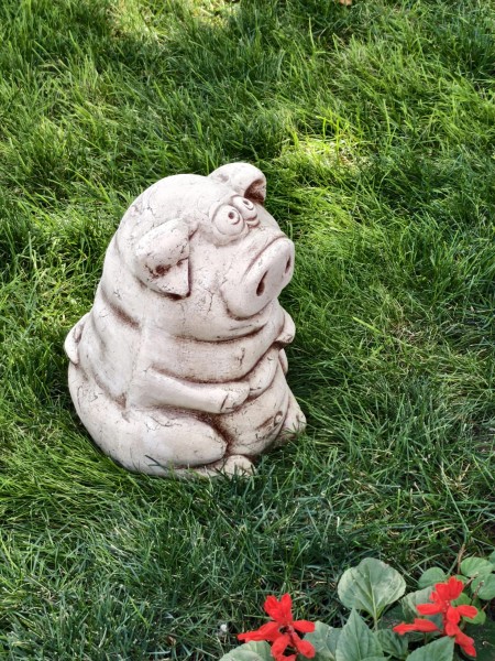 Скульптура декоративная «Поросенок»