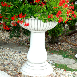 Вазон античный на ножке