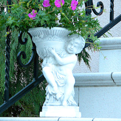 Вазон Мальчик с вазой