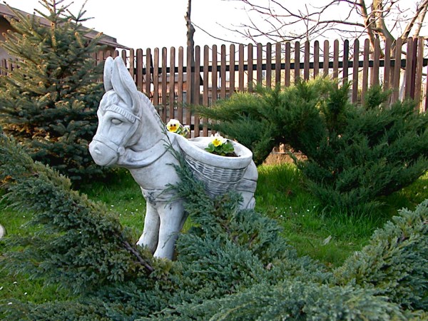 Вазон скульптурный Ослик