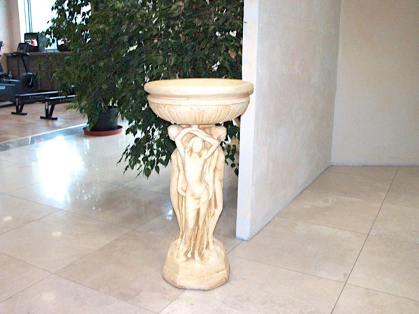 Вазон скульптурный Три грации