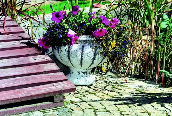 Вазон классический, круглый на ножке